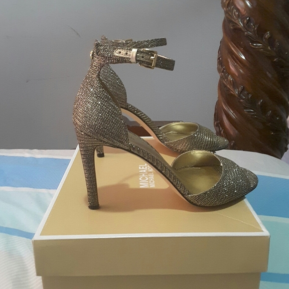 Michael kores - Picture 1 of 2